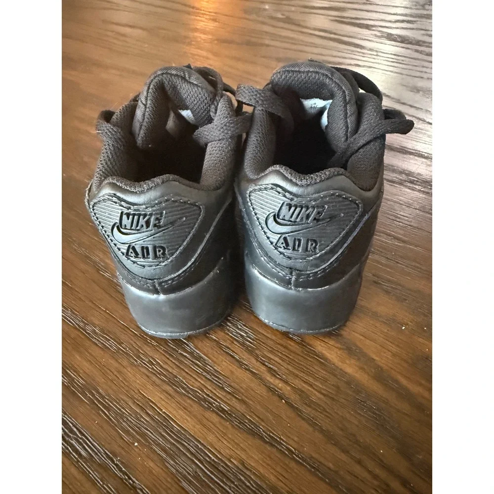 Nike Air Max 90 Sneakers Kids 11C Black Excellent Leather Low Top CD6867-001